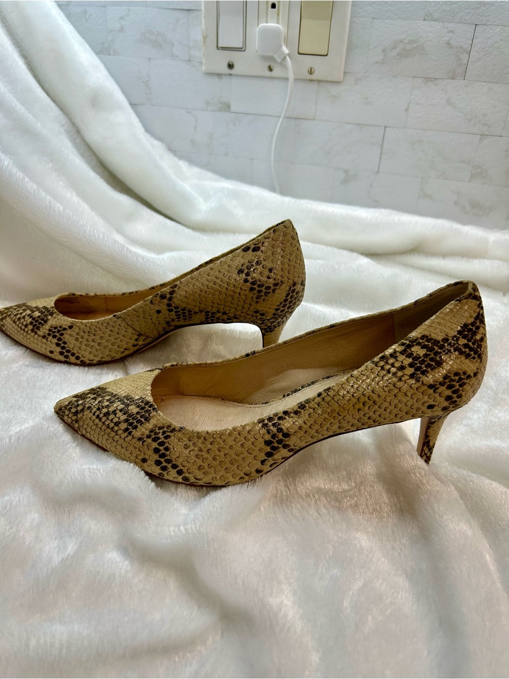 Louise et Cie Snakeskin Print Pointed Toe Pumps kitten Heels Size 9.5 / 41
